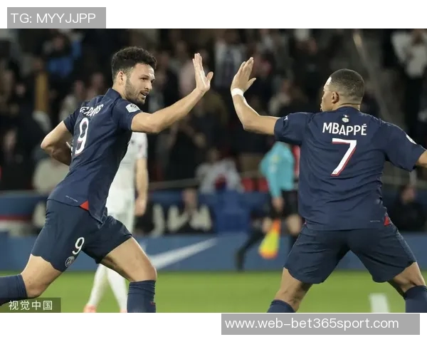 李刚仁助攻贡萨洛拉莫斯头球破门巴黎队首开记录战胜梅斯